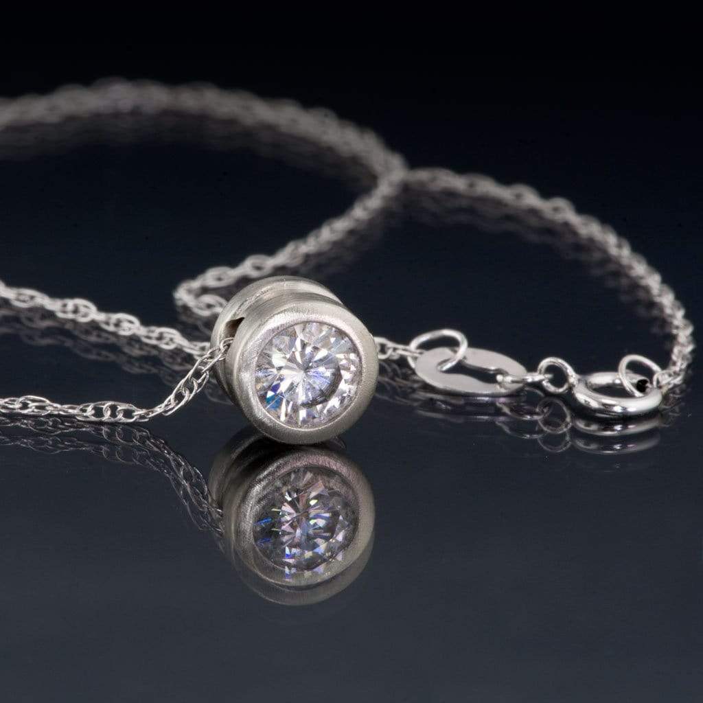 Sterling Silver with 0.5ct Moissanite Diamond Necklace Gift Box.