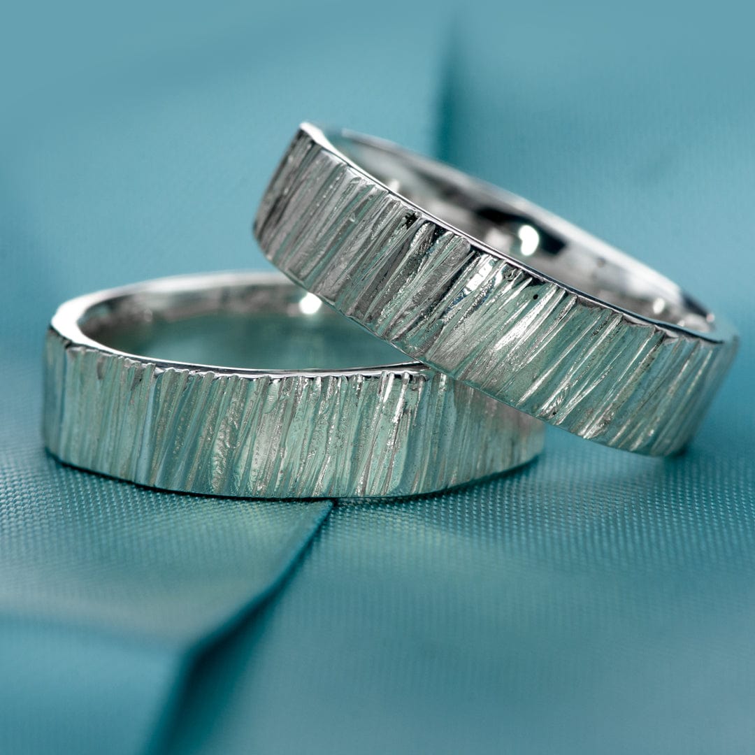Wedding Rings Rustic Setting Stock Photo - Image of wedding, platinum:  43757182