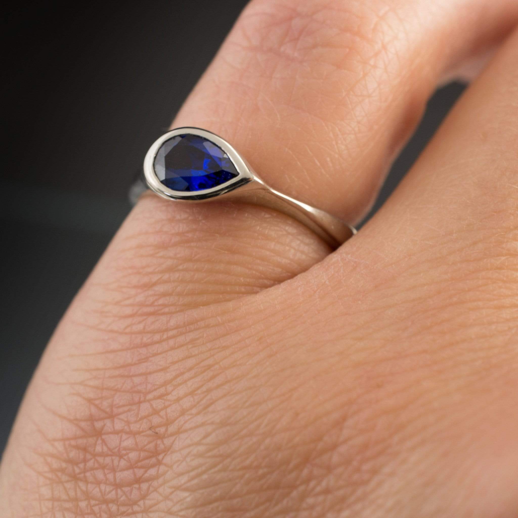 Buy Memoria Round Cut Genuine Blue Sapphire Stylish Designer Single Stone  Ring September Birthstone Jewelry For Women Unique Gemstone Wedding Jewelry  (Silver) at Amazon.in