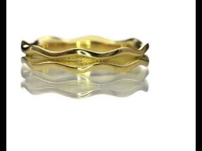 Wave Narrow Wedding Ring in Yellow or Rose Gold
