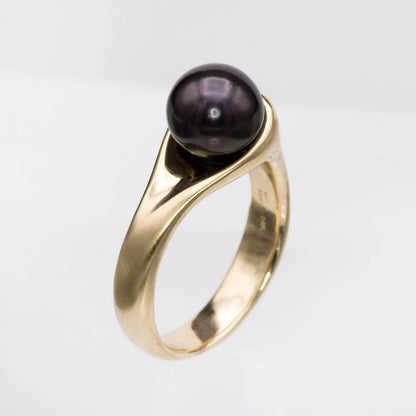 Modern Tahitian Black Pearl Gold Solitaire Ring 14k Yellow Gold / Medium to Dark Grey / A Grade Ring by Nodeform